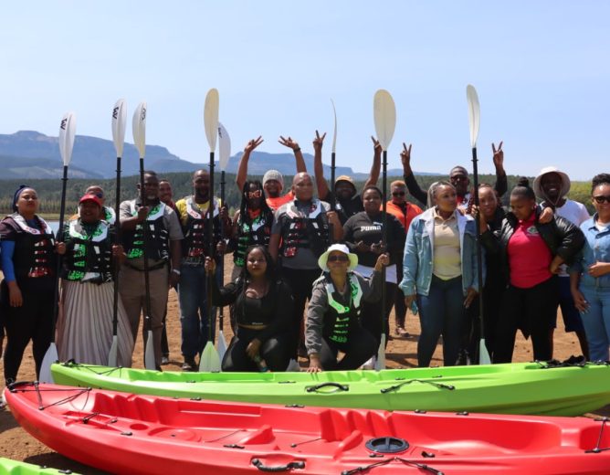 Kayaks hand over